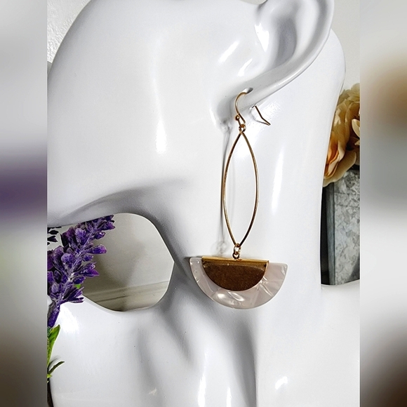 Banana Republic Elegant Gold and Cream Dangle Earrings - Picture 3 of 3